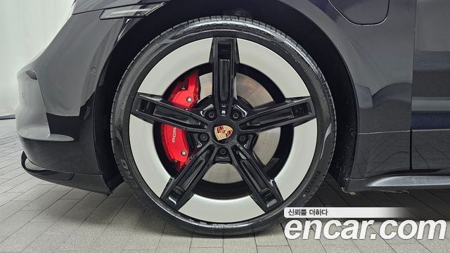 Porsche Taycan GTS — пробег 13 224 км — фото 5 из 5