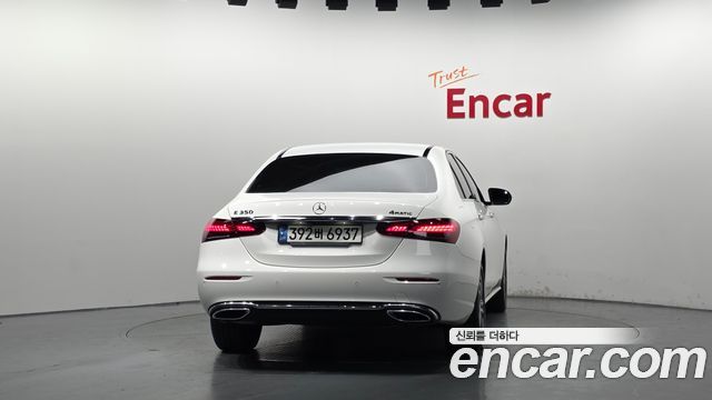 Mercedes-Benz E-Class E350 4MATIC Avantgarde — пробег 30 180 км — фото 4 из 5