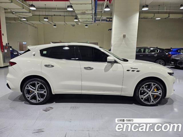 Maserati Levante из Кореи Encar