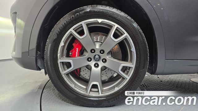 Maserati Levante из Кореи Encar